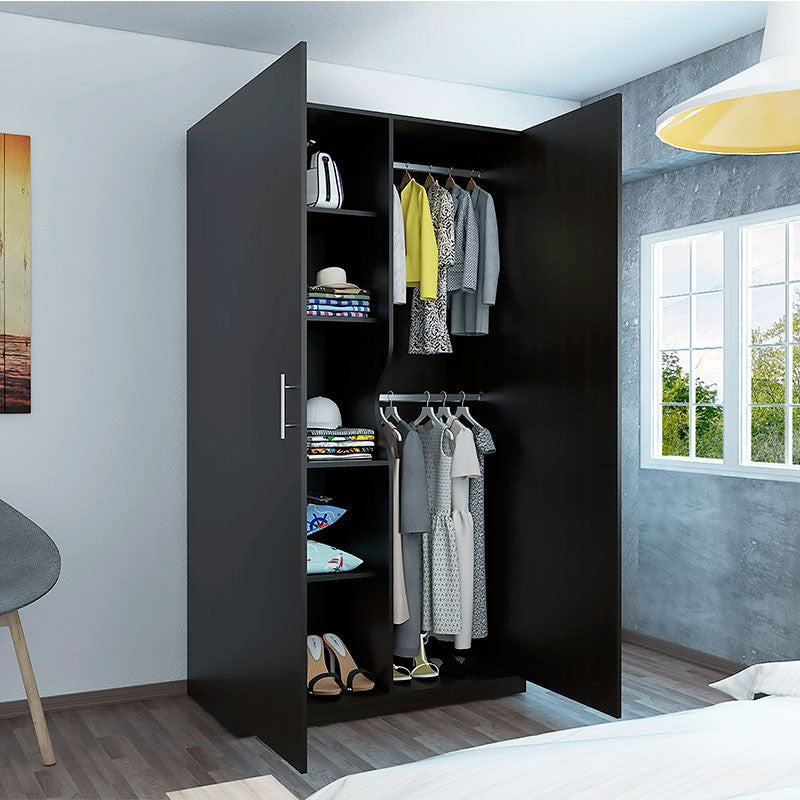 Closet Maya, Wengue, con dos puertas abatibles con cerradura y cuatro entrepaños